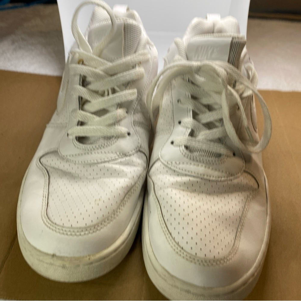 NIKE COURT BOROUGH 838937-111 Low Top Mens White Leather SIZE 10.5 (Stained)